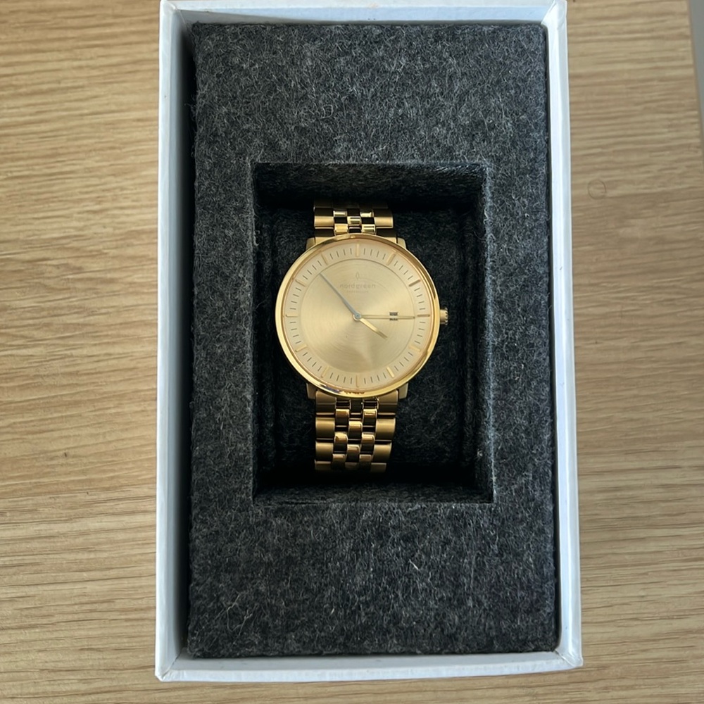 WATCH FOR WOMEN- BRAND NEW WITH CERTIFICATE OF AUTHENTICITY